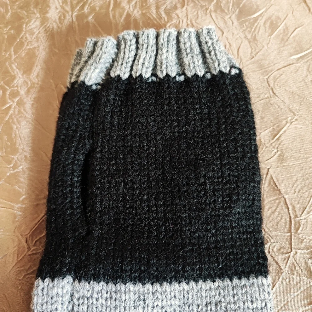 Fingerless Gloves Thumb Holes Black &  Gray Grey Embroidered Birds Mittens NEW